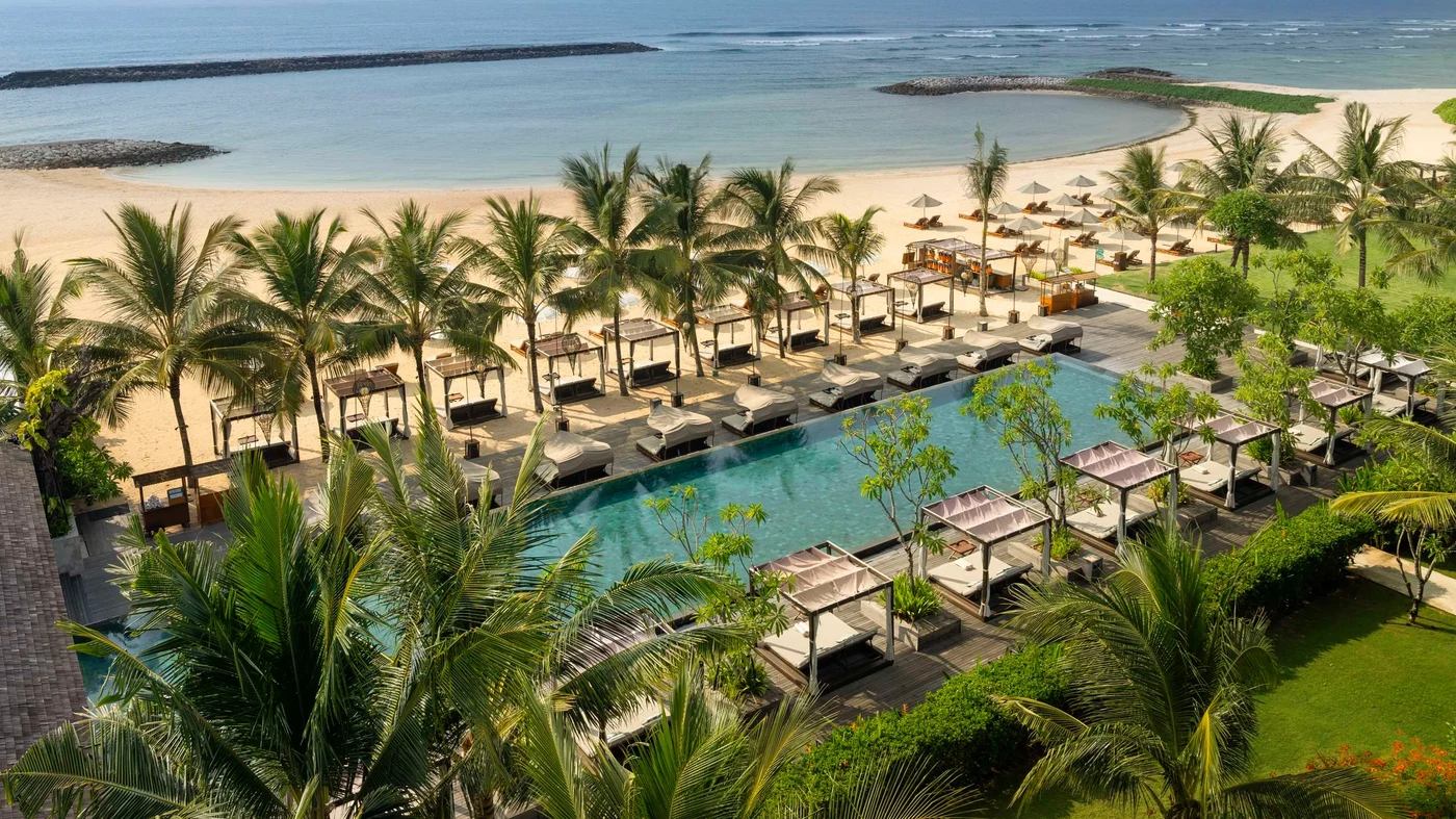 The beach pool at The Apurva Kempinski