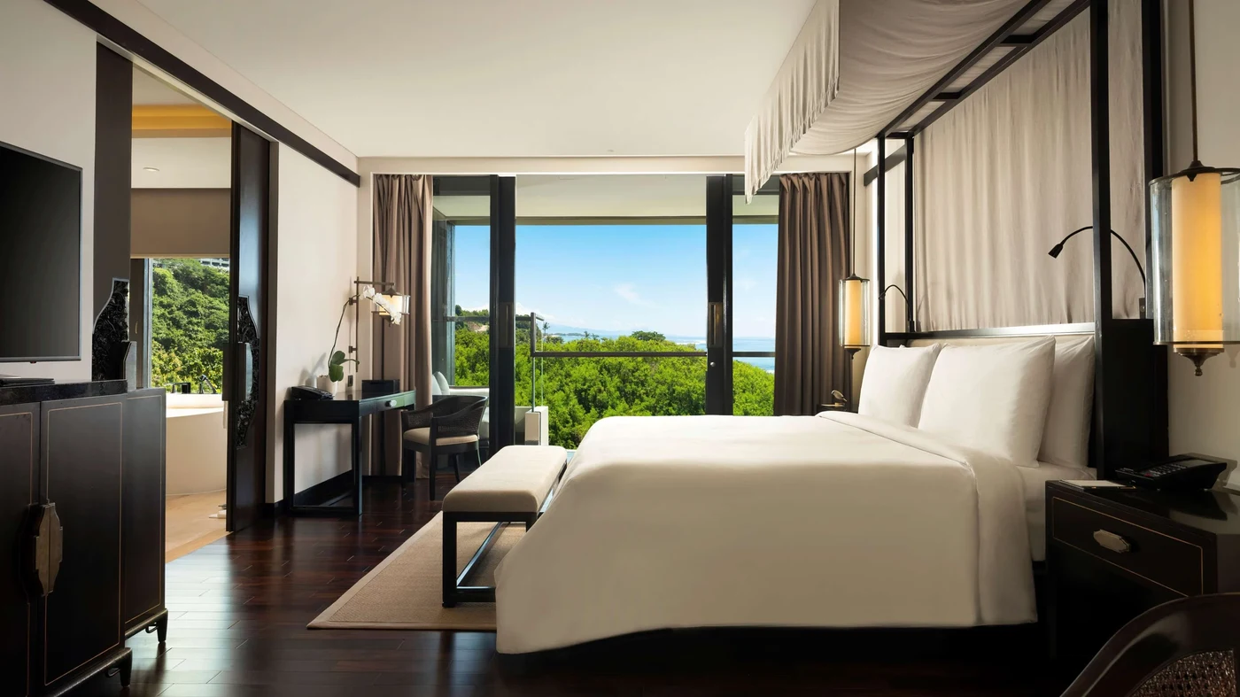 A suite bedroom at The Apurva Kempinski