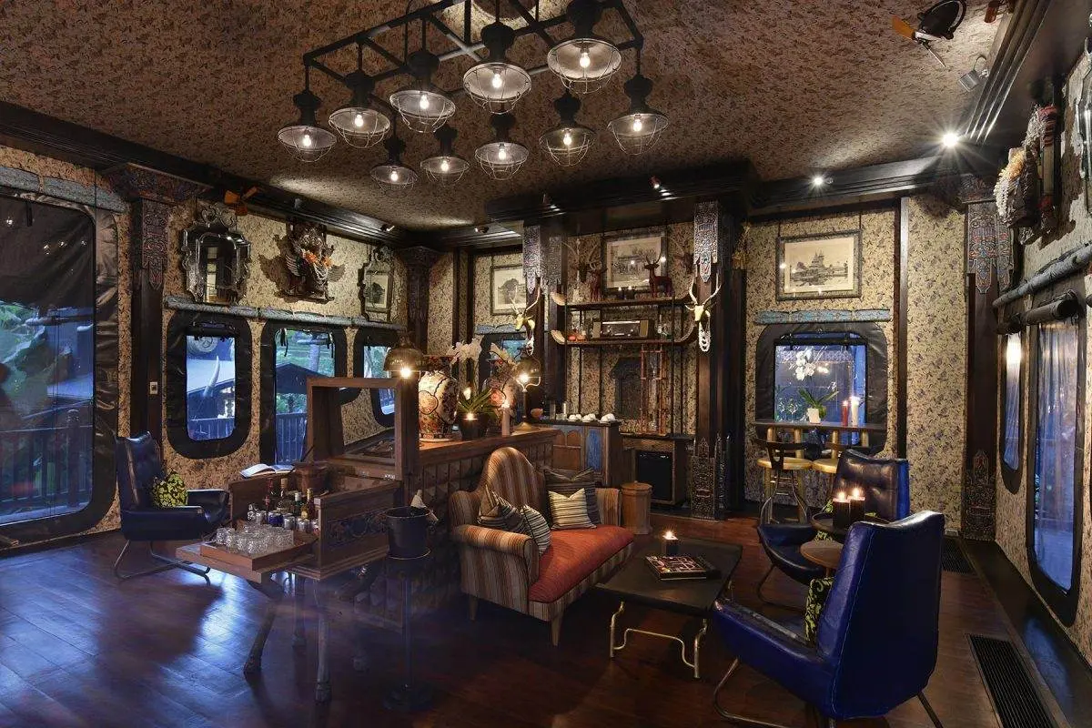 The Officer's Tent at Capella Ubud, the camp's living room and library