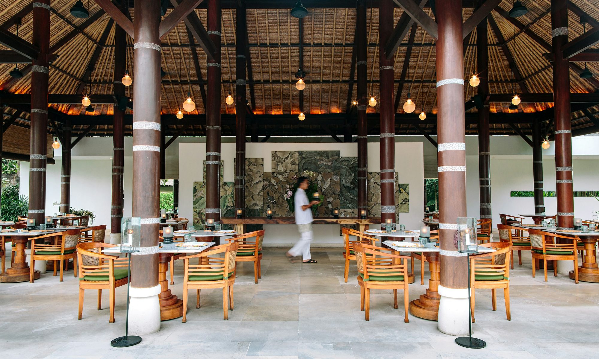 Kemiri pavilion dining room, wooden columns and bird artwork
