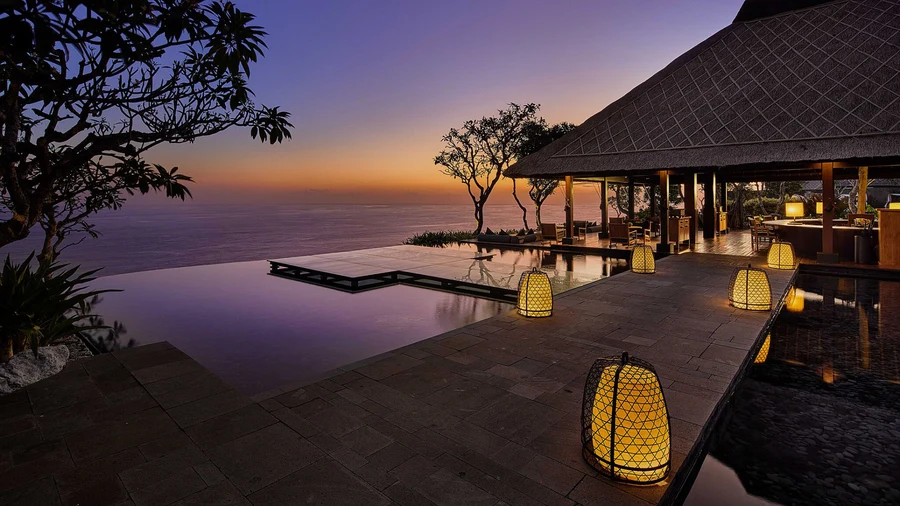 Bvlgari Resort Bali's cliff-edge pool at sunset