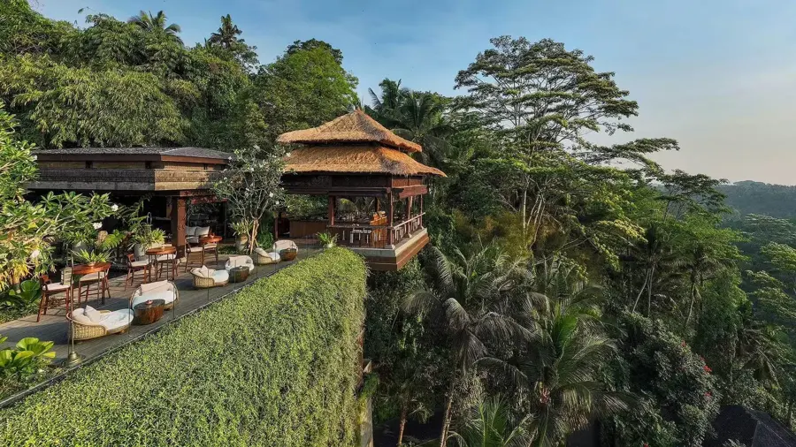 The bar at Mandapa
