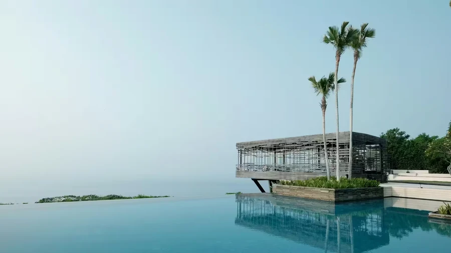 Alila Villas Uluwatu on its clifftop plateau above the Indian Ocean