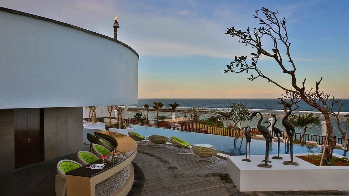 Te.Ja.Co Lounge & Bar at Samabe Bali, overlooking the ocean at sunset