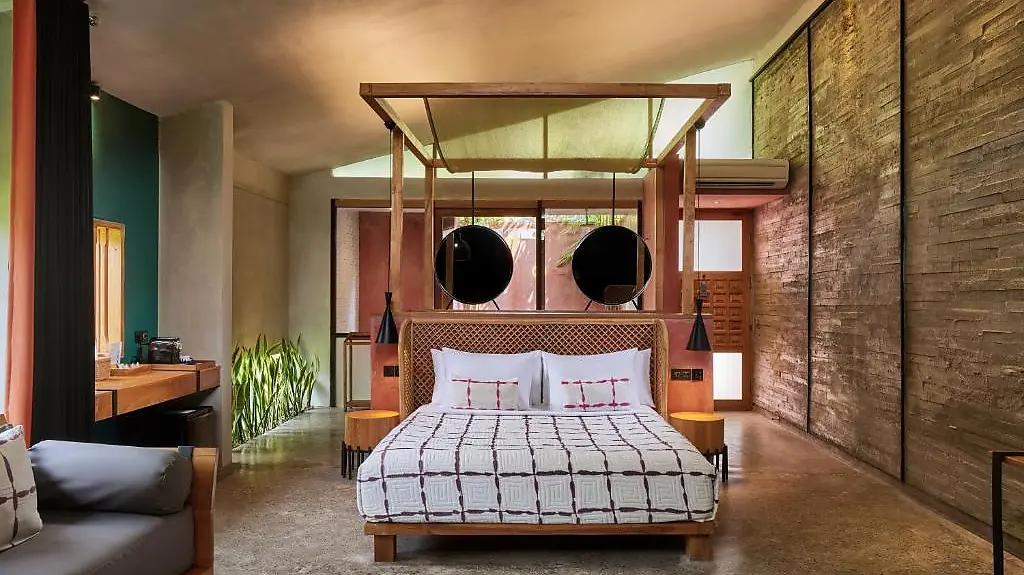 A canopy bed in one of the Urban Suites at Shore Amora, Pererenan
