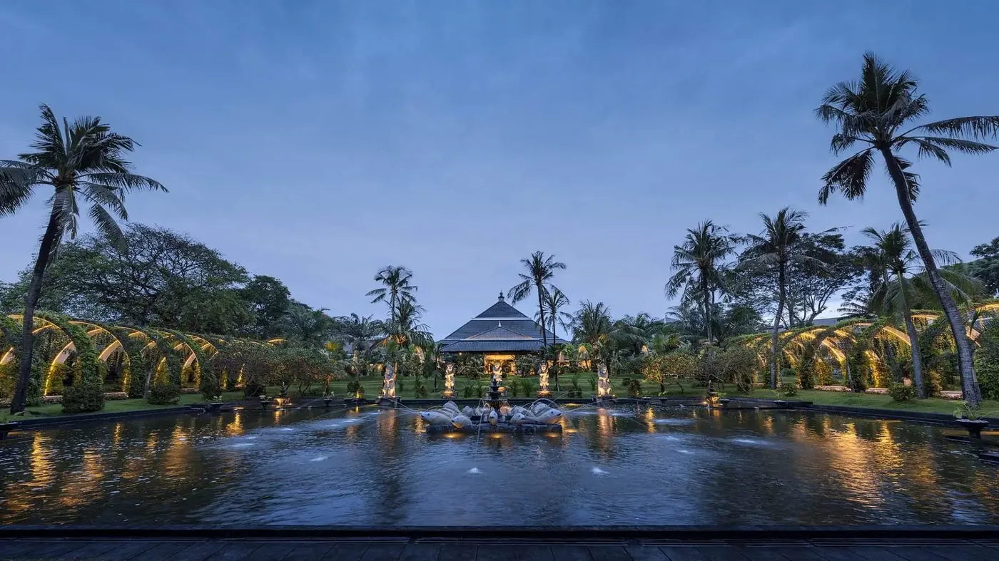 Fountain and grand entrance approach at InterContinental Bali Resort at dusk